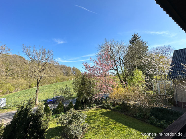 Blick von der Loggia ber die Strae zum Feld Einfamilienhaus Schwentinental