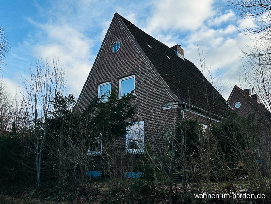 Straenansicht seitlich Einfamilienhaus Mnkeberg