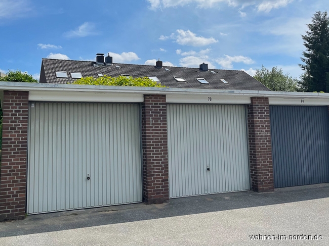Garage (links) Reihenendhaus Kronshagen