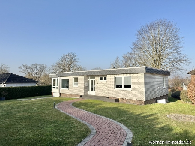 Blick seitlich Einfamilienhaus Molfsee