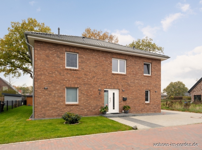 Gebudefront mit Eingangsbereich Horst (Holstein) Einfamilienhaus Familientraum auf knapp 190m in Top-Lage !
