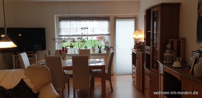 Wohnzimmer mit Blick zum Balkon Erdgeschosswohnung Neumnster