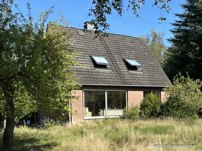 Sdansicht vom garrten Einfamilienhaus Kiel / Russee