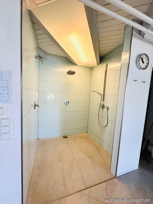 Dusche Schwimmbad Reihenmittelhaus Kiel / Schilksee