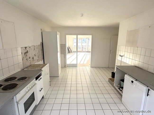 K�che Blick zum Wohnzimmer Etagenwohnung Kiel / Ravensberg