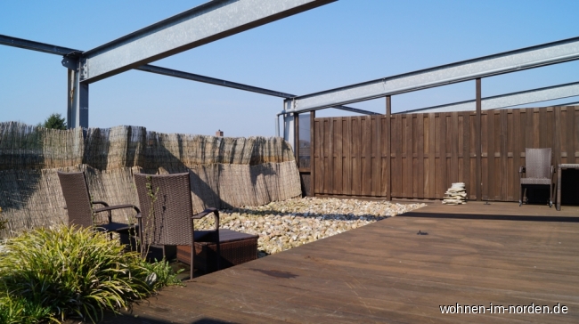 Groe Dachterrasse mit Blick ber Barmstedt Dachgeschosswohnung Barmstedt