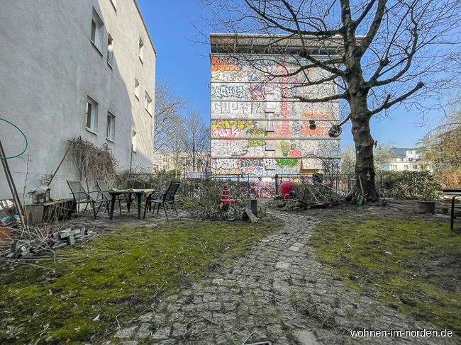 Garten mit Sondernutzungsrecht mit Blick auf den Bunker Erdgeschosswohnung Hamburg Sternschanze