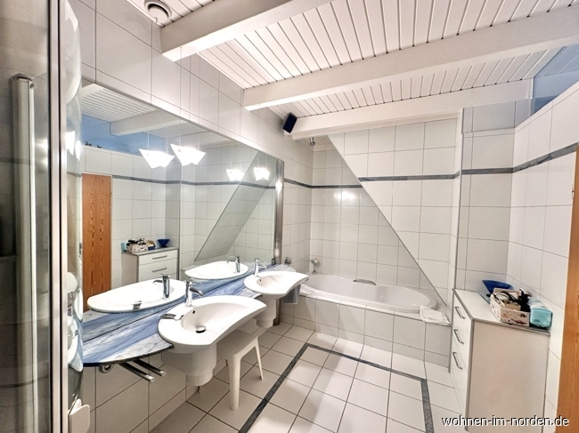 Bad Obergeschoss Reihenmittelhaus Kiel / Schilksee