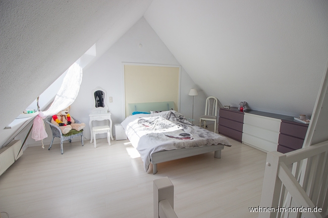 Zimmer Dachgeschoss Reihenendhaus Ltjenburg