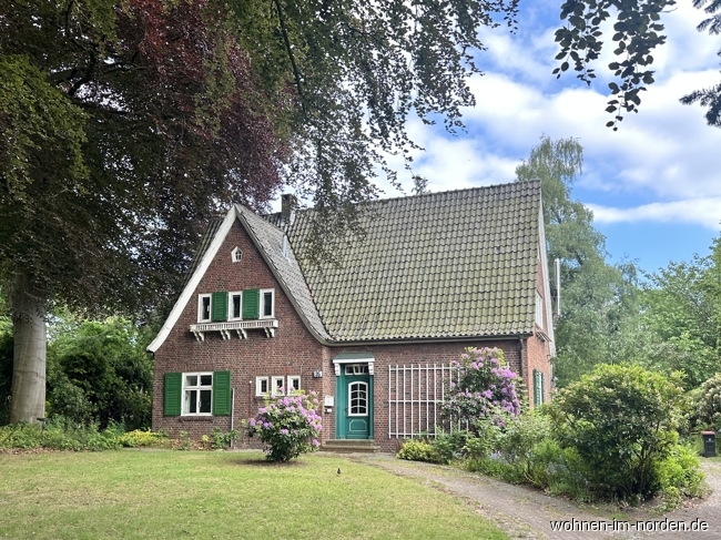 Blick von der Stra�e aus Villa Hamburg / Lokstedt