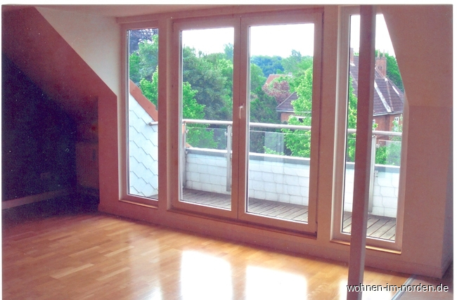 Blick auf Balkon Mehrfamilienhaus Kiel / Wik