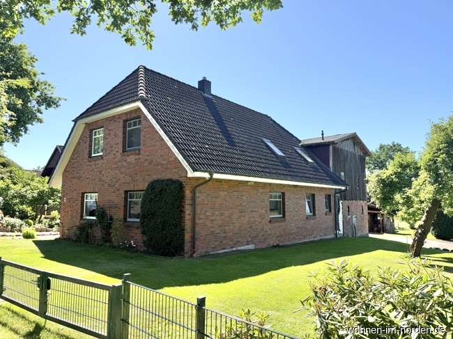 Seitliche Stra�enansicht Einfamilienhaus Brammer
