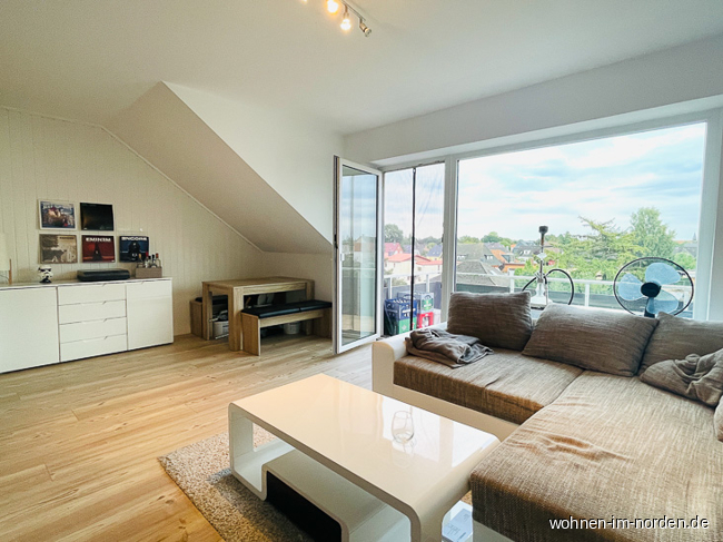 Wohnraum Kiel / Pries Dachgeschosswohnung Kiel Pries: Wohnen mit Weitblick- Sonnige Dachgeschosswohnung mit Balkon und Carportstellplatz